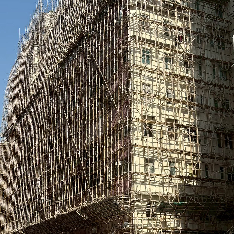 竹材で組まれた足場の様子