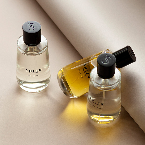 ＜ビューティーコラム vol.16＞香水を洋服に付けるのは問題ない？メリットやシミになった場合の対処法をご紹介