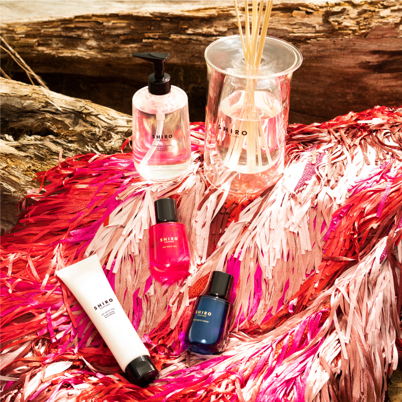 特別な日には心はずむ香りを身につけて、街へ飛び出すSHIROからお届けする2種類の限定パフュームが登場