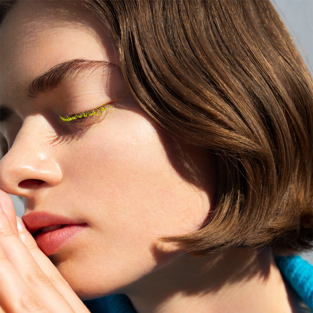 まつ毛をケアしながら彩る「がごめ昆布マスカラ」より新色が登場夏の陽ざしに映えるプレイフルなカラーで心はずむ季節の幕開けを