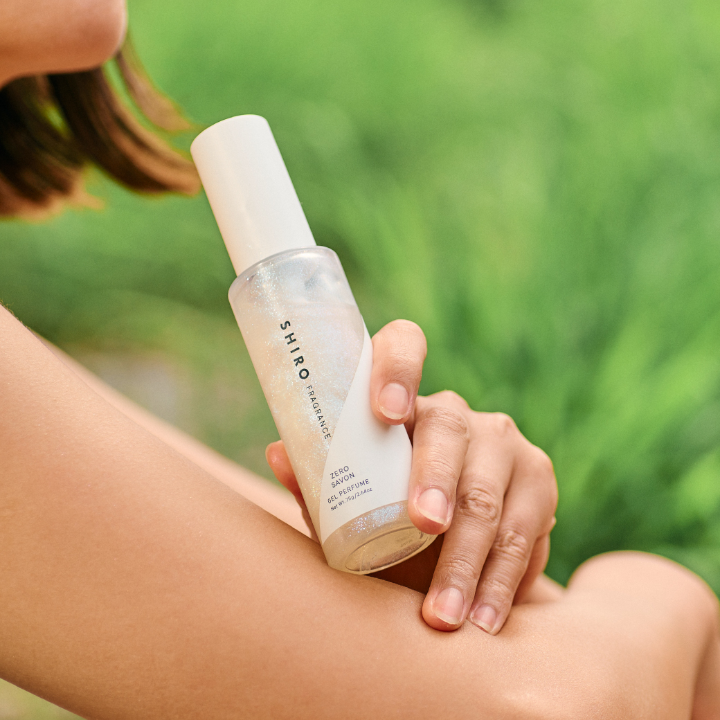 ZERO COLLECTION FRAGRANCEから、素肌にきらめく「ジェルパフューム」が数量限定で登場