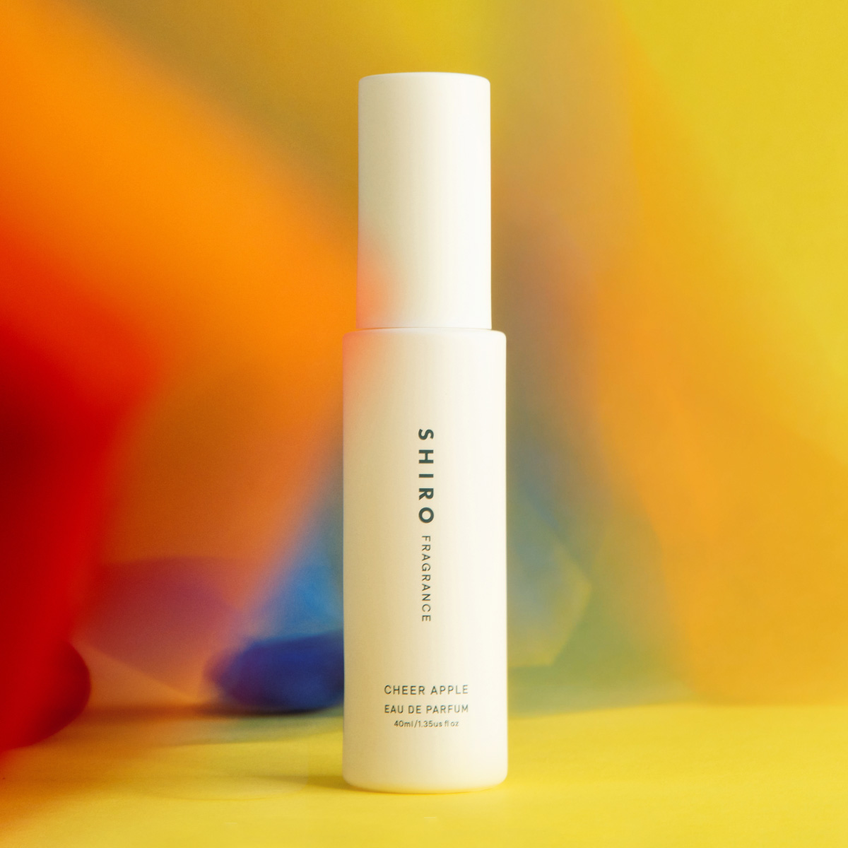 明るいフルーツと花々が、まとうたびに元気をくれる新生活を応援する「チアアップル」の香りが登場