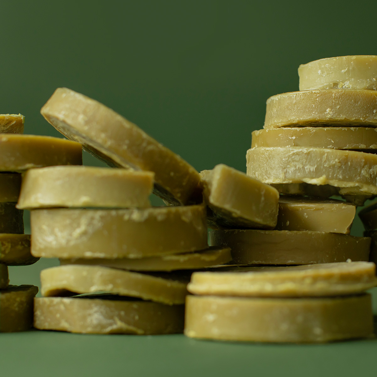 LAURELからSHIROへ、ブランドの歴史を紡ぐローレルを使用した石けんと、美容液が数量限定で登場