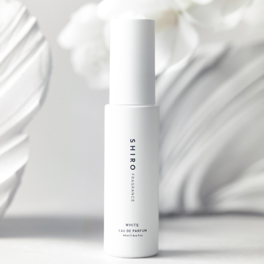 ホワイトリリーやホワイトティーを基調にした涼しげな透明感を纏う『ホワイト』の香り