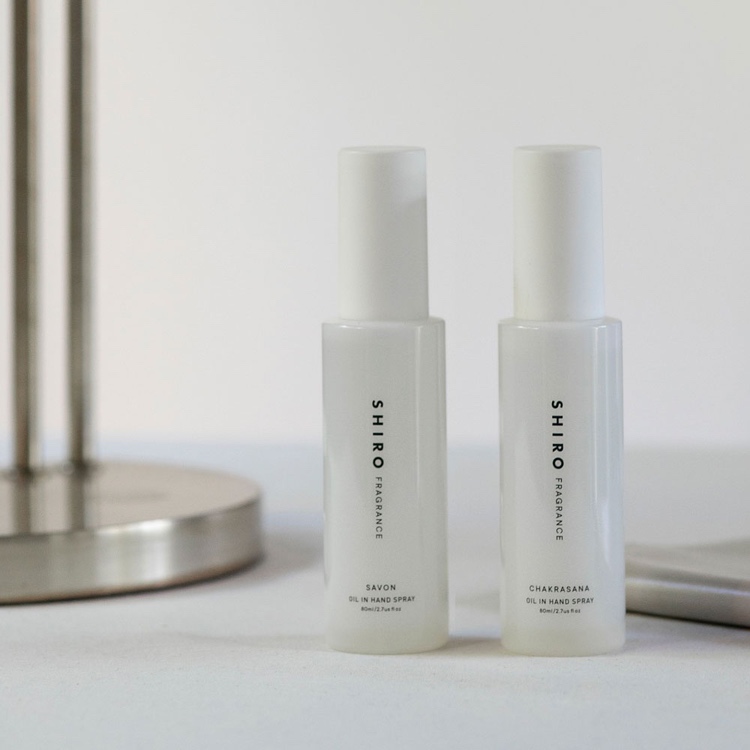 手肌をやさしくいたわる『オイルインハンドスプレー』人気の「サボン」と「チャクラーサナ」の香りで再登場