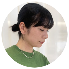 スタッフの顔写真